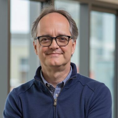 Charles Roe headshot